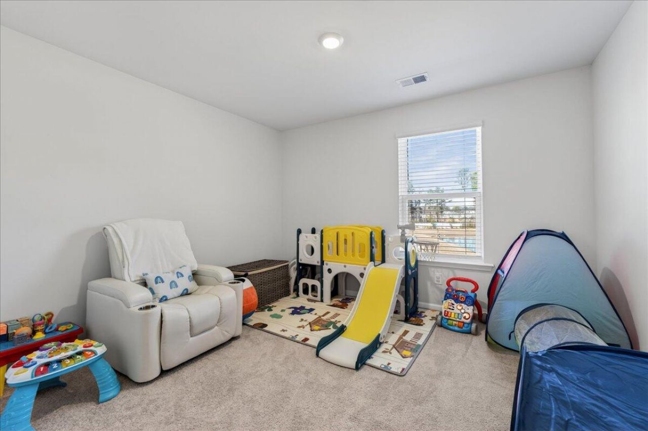 605 Silver Spruce Street Photo 22