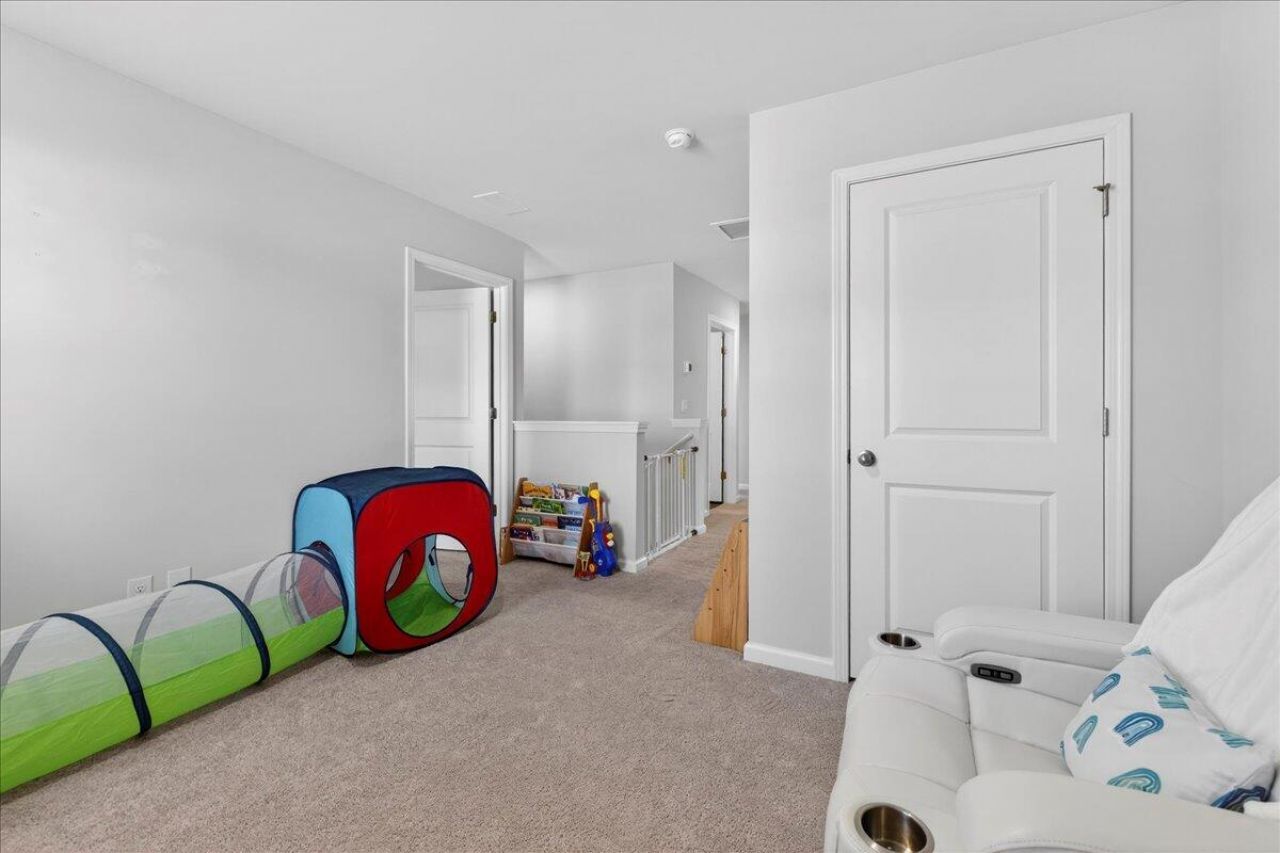 605 Silver Spruce Street Photo 23