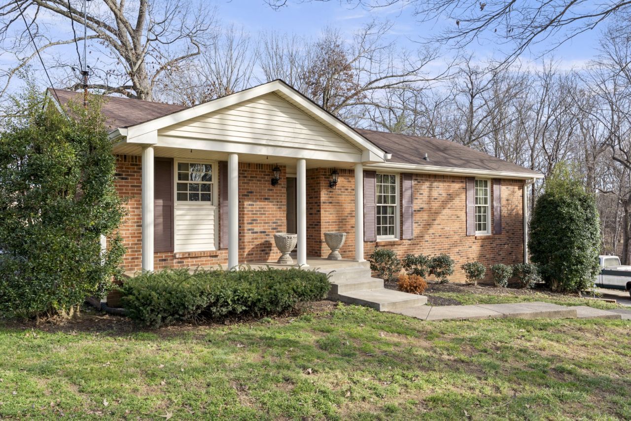 2261 Blakemore Dr, Clarksville, TN 37040 Main Photo