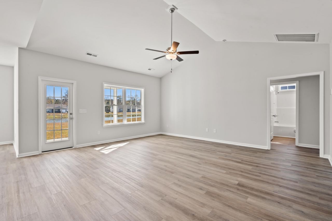 1005 Oakley St. Photo 7