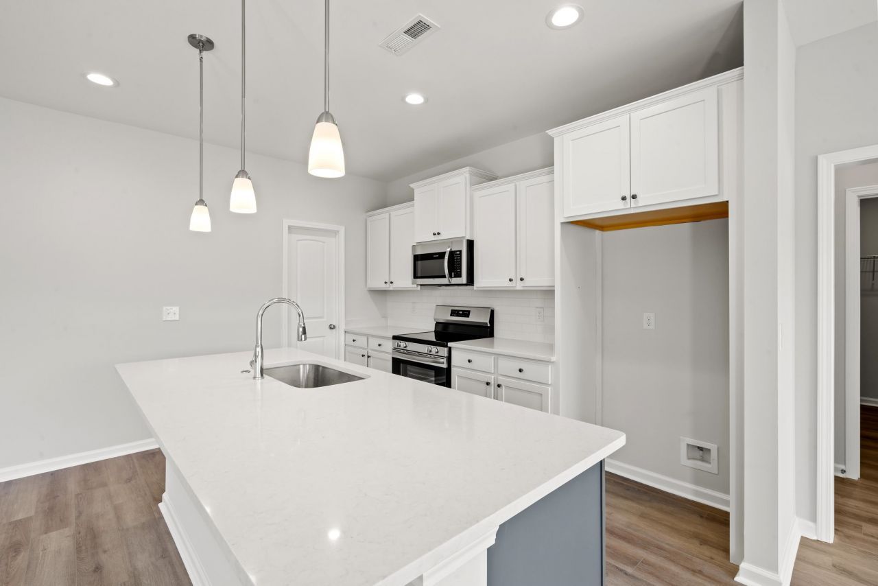 1005 Oakley St. Photo 9