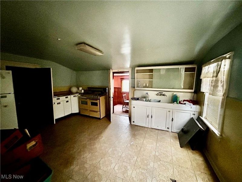 5014 Tillman Avenue, Cleveland, OH 44102 Photo 9