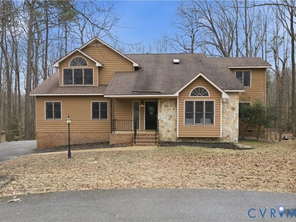 14429 Fox Knoll Drive, Colonial Heights, VA 23834