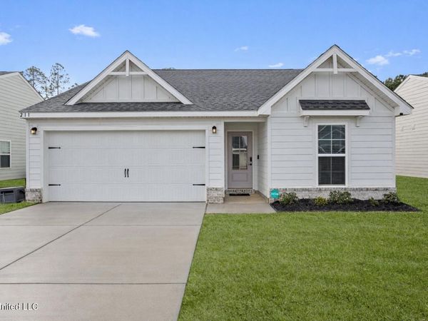 211 Savannah Gardens Road, Ocean Springs, MS 39564