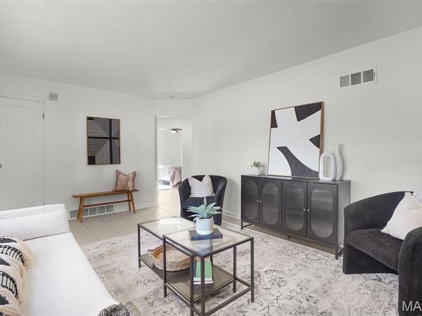 9845 Dennis Drive , St Louis, MO 63136