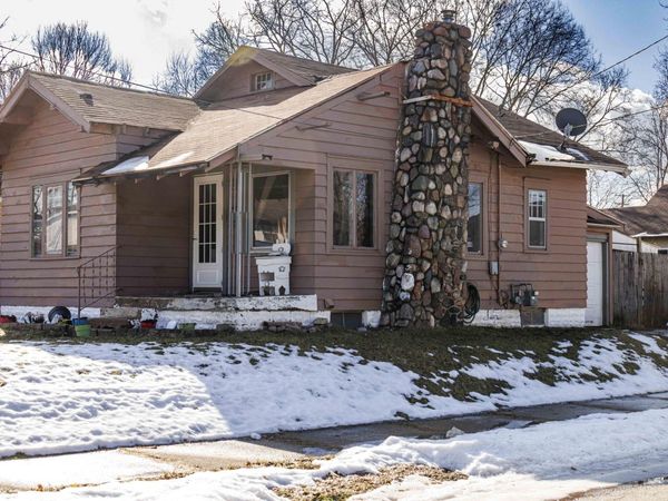 2021 Edgewood Avenue NE, Grand Rapids, MI 49505