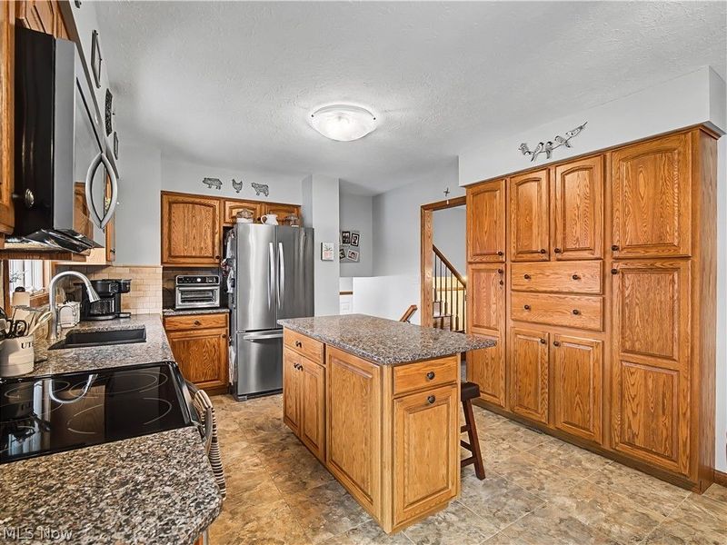 7706 E Linden Lane, Parma, OH 44130 Photo 18