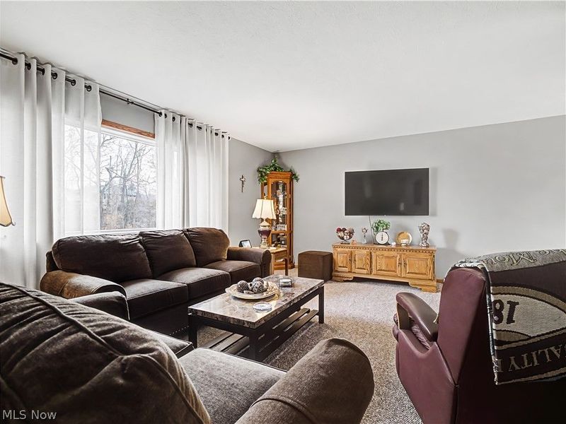 7706 E Linden Lane, Parma, OH 44130 Photo 9