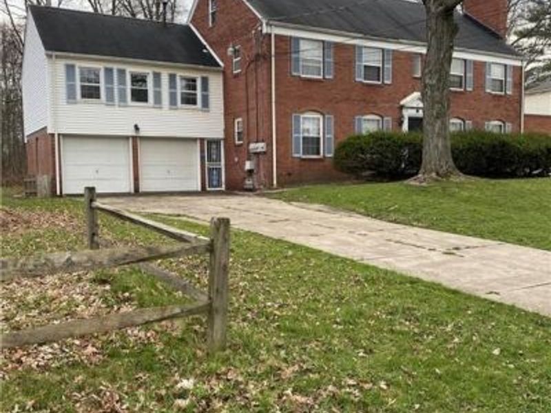 587 Tod Lane, Youngstown, OH 44504 Photo 2