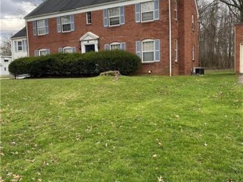 587 Tod Lane, Youngstown, OH 44504 Photo 3