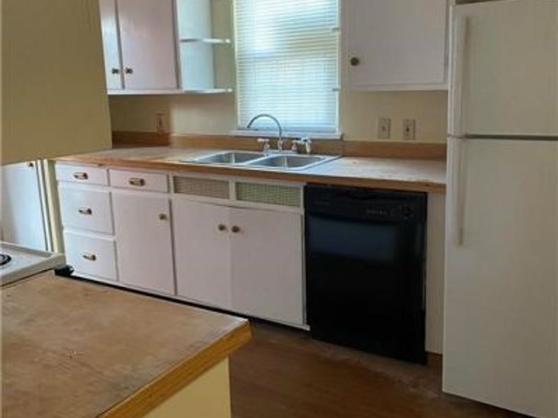 587 Tod Lane, Youngstown, OH 44504 Photo 4