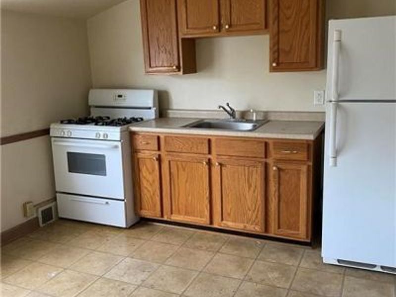 587 Tod Lane, Youngstown, OH 44504 Photo 8