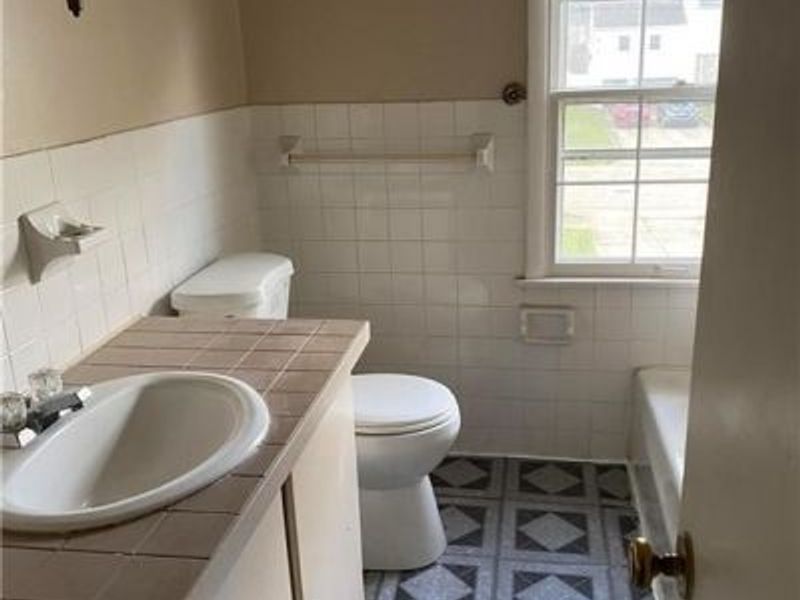 587 Tod Lane, Youngstown, OH 44504 Photo 9