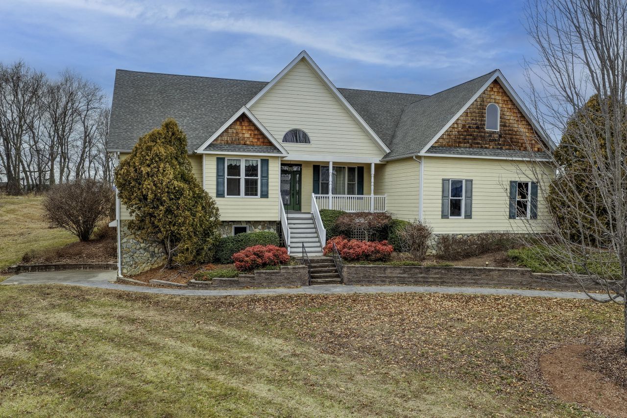 120 Spring Ridge Ln, Fairfield, VA 24435
