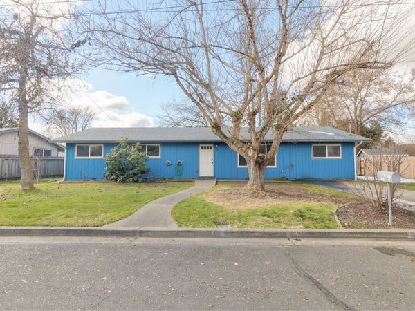 1110 SW Juniper Drive, Grants Pass, OR 97526