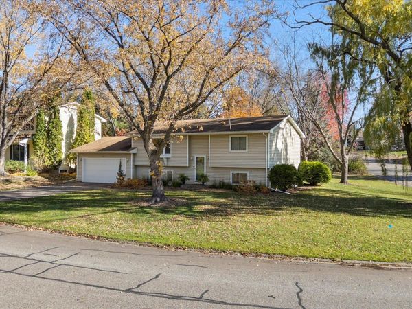 3048 Camelot Circle, Woodbury, MN 55125