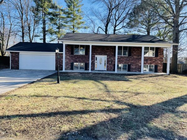 3307 W Lakeview Road, Marion, IL 62959