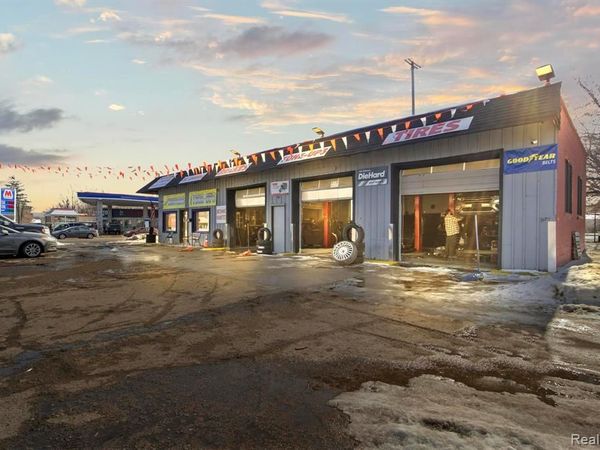 3860 Davison Road, Flint, MI 48506