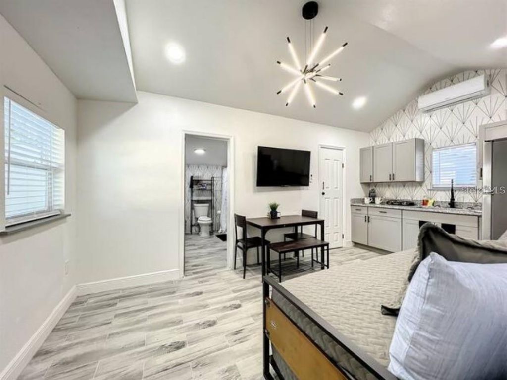 2008 Page Avenue, Orlando, FL 32806 Photo