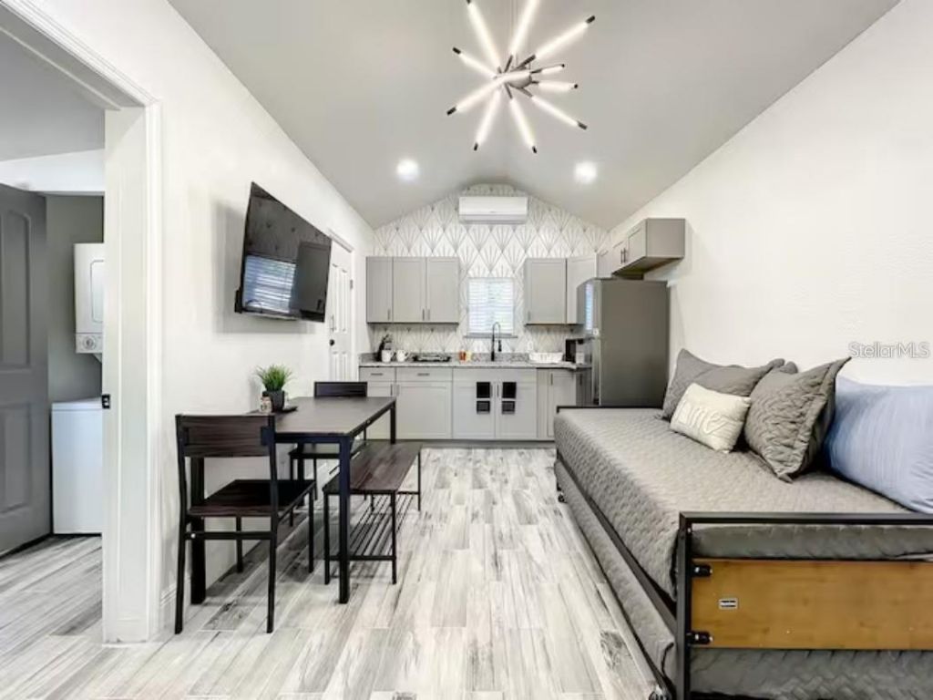 2008 Page Avenue, Orlando, FL 32806 Photo