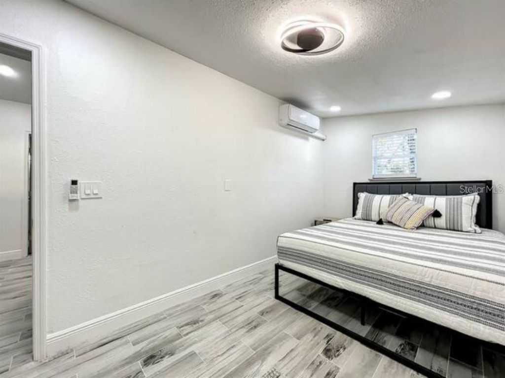 2008 Page Avenue, Orlando, FL 32806 Photo