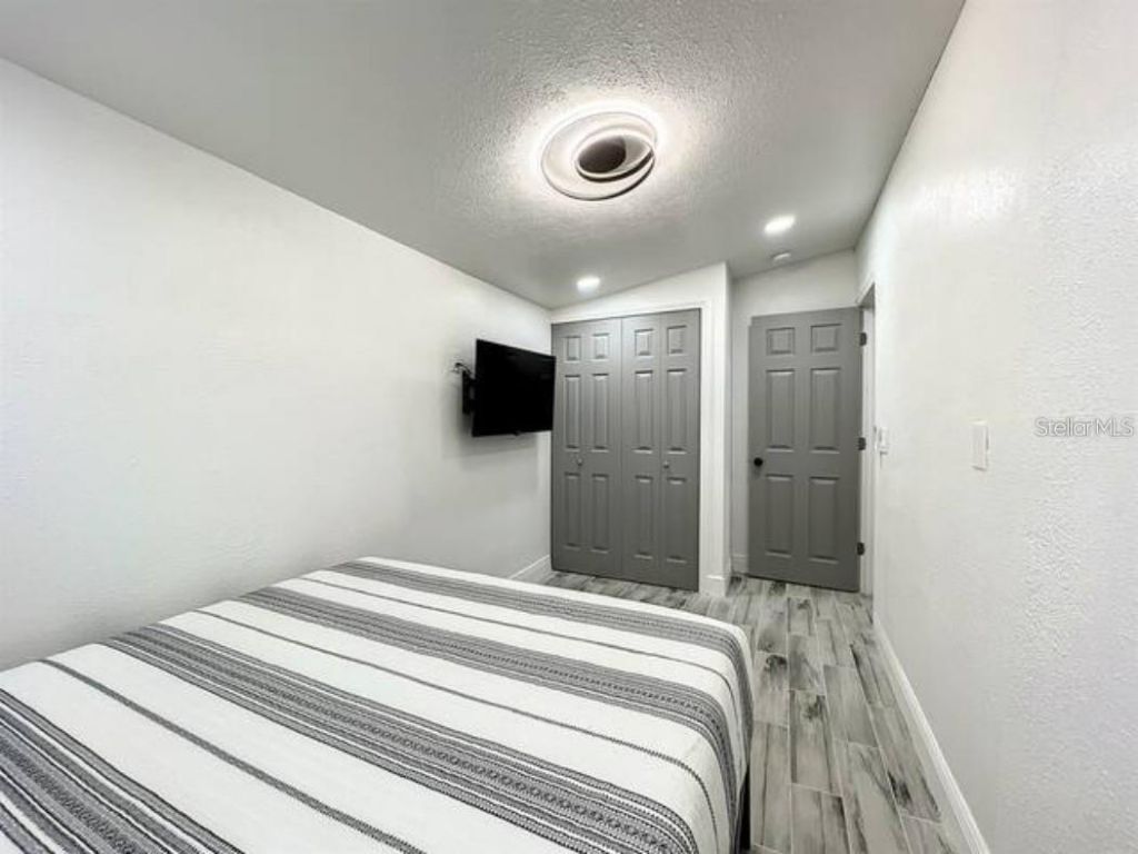 2008 Page Avenue, Orlando, FL 32806 Photo