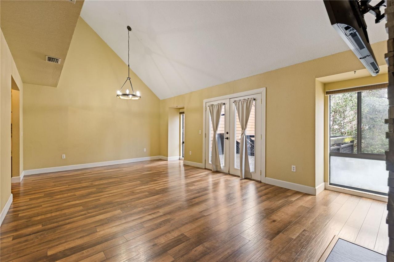 1621 NE 2nd Street, Unit 302, Ocala, FL 34470 Photo