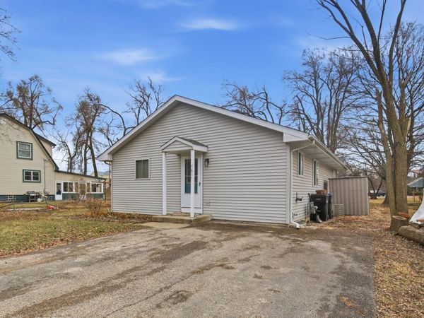 7611 South Drive, Wonder Lake, IL 60097