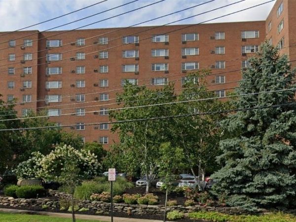 11820 Edgewater Drive, Lakewood, OH 44107