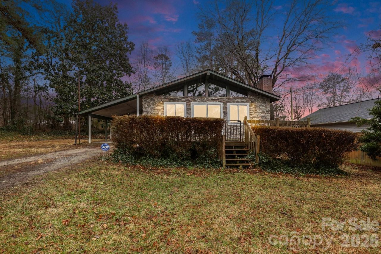 4246 Compton Drive, Winston Salem, NC 27107 Main Photo