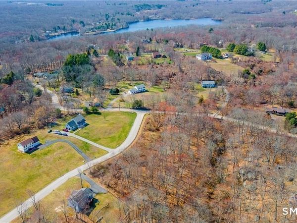 2 Fawns Meadow , Montville, CT 06370