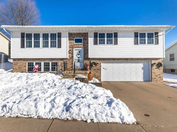 3831 Cora Drive, Dubuque, IA 52002