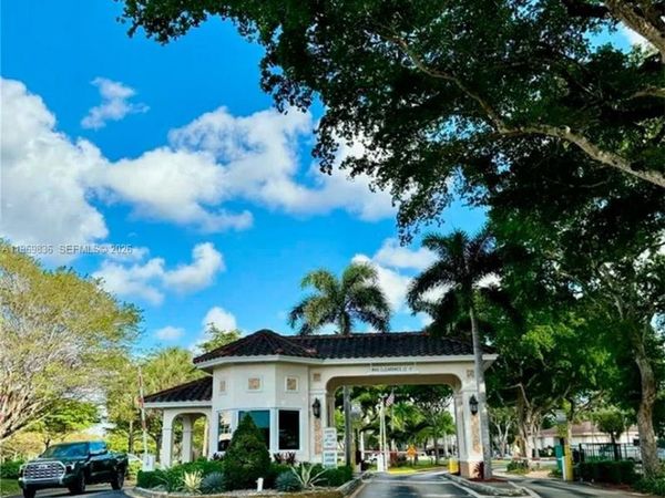 900 Saint Charles Pl , Unit 316, Pembroke Pines, FL 33026