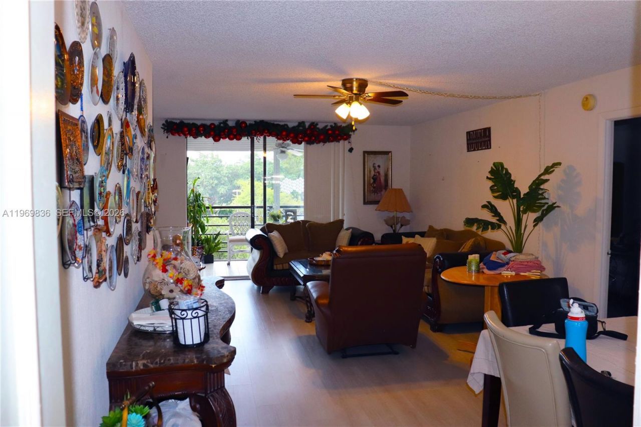 900 Saint Charles Pl , Unit 316, Pembroke Pines, FL 33026 Photo