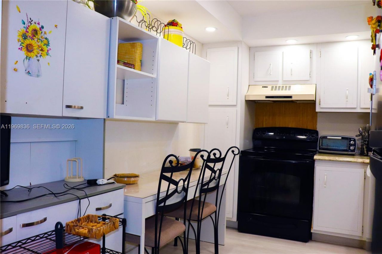 900 Saint Charles Pl , Unit 316, Pembroke Pines, FL 33026 Photo