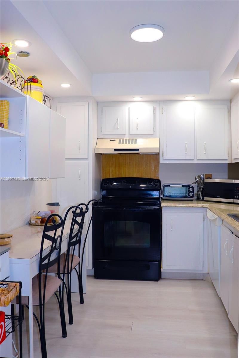 900 Saint Charles Pl , Unit 316, Pembroke Pines, FL 33026 Photo