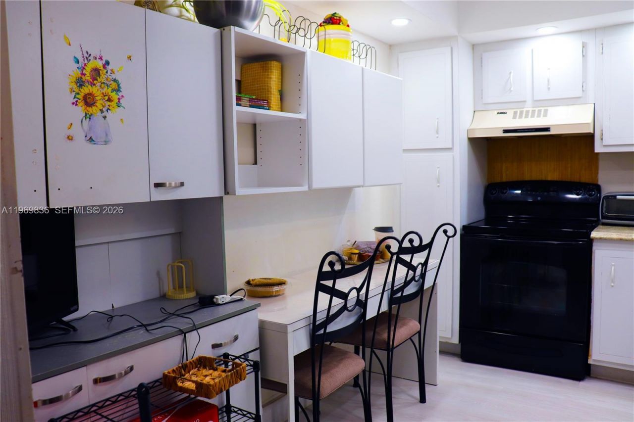 900 Saint Charles Pl , Unit 316, Pembroke Pines, FL 33026 Photo