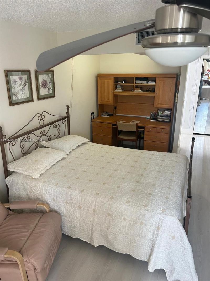 900 Saint Charles Pl , Unit 316, Pembroke Pines, FL 33026 Photo