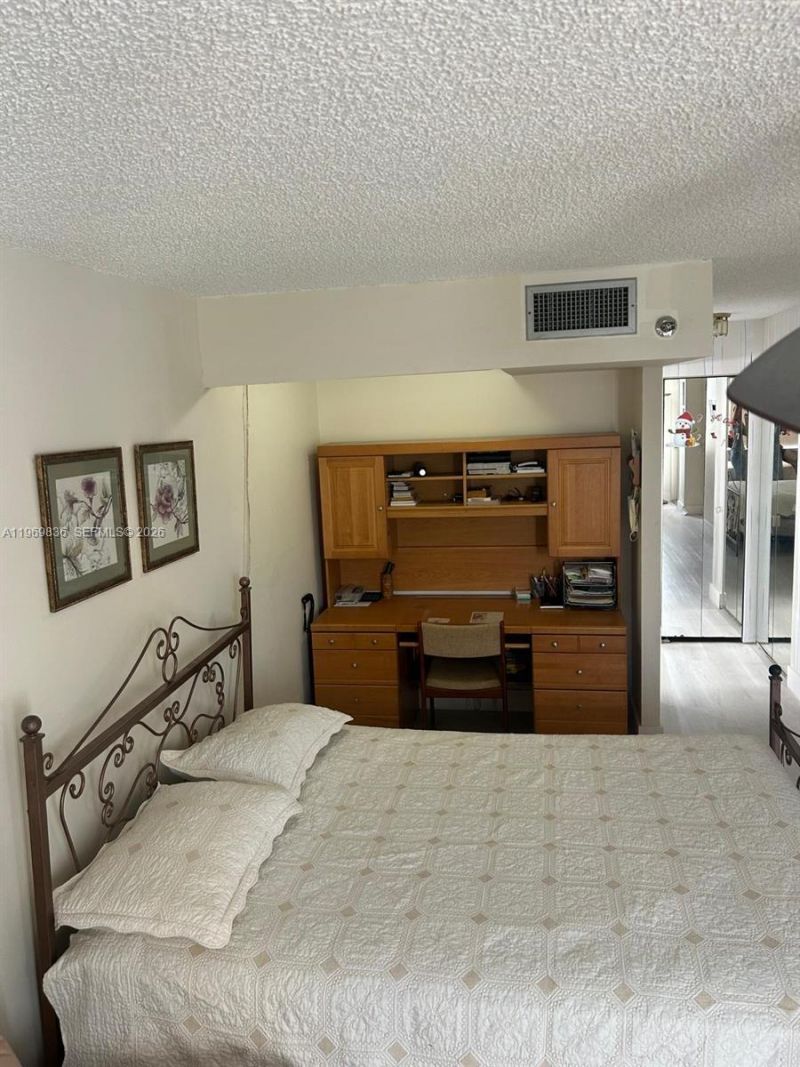 900 Saint Charles Pl , Unit 316, Pembroke Pines, FL 33026 Photo