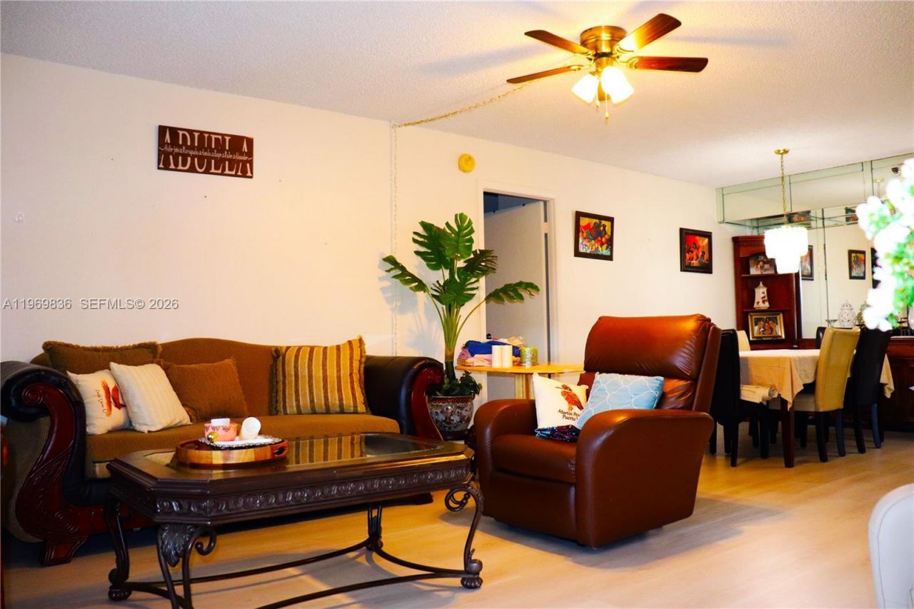 900 Saint Charles Pl , Unit 316, Pembroke Pines, FL 33026 Photo