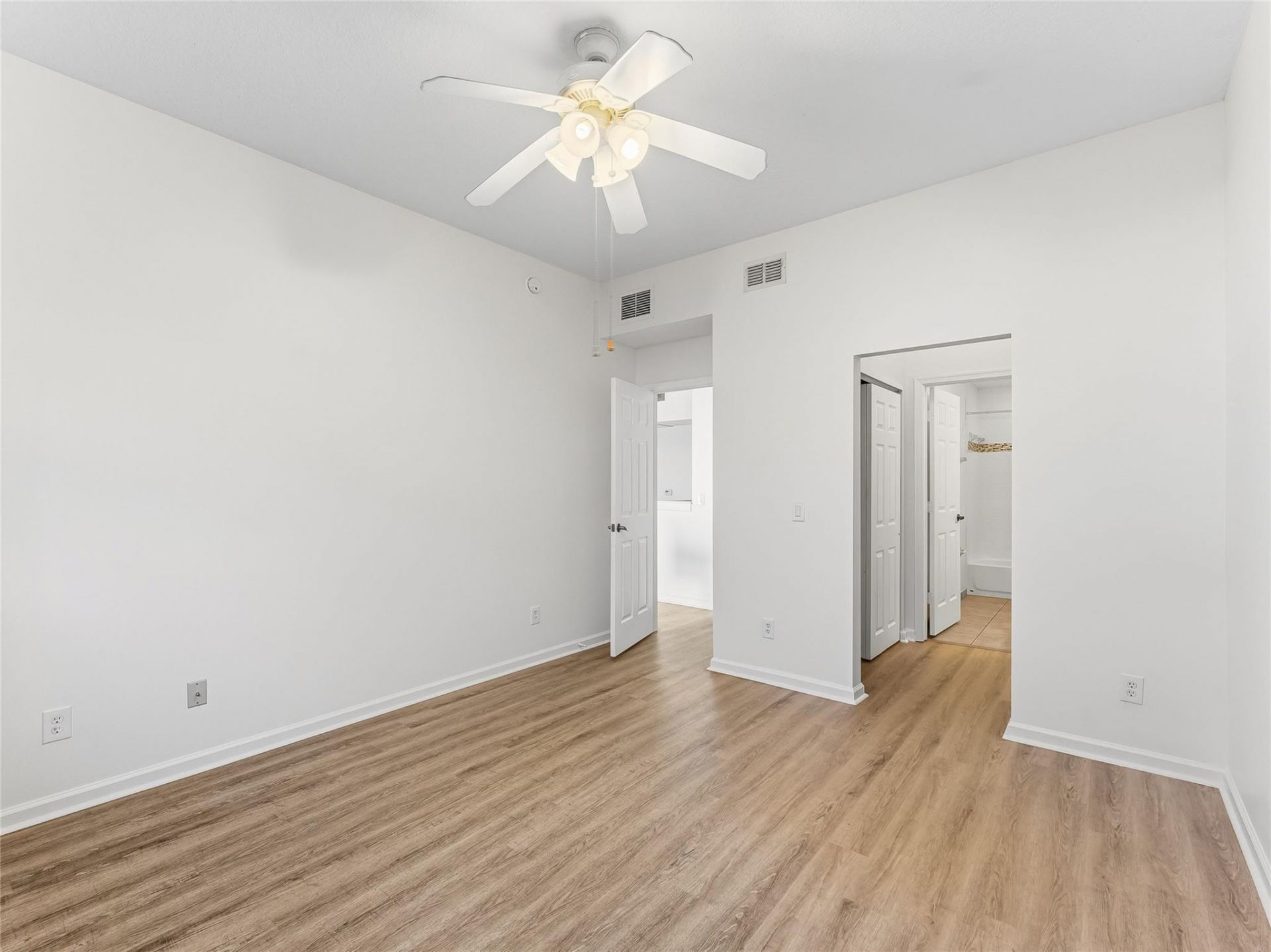 504 7th Square, Unit 103, Vero Beach, FL 32962 Photo