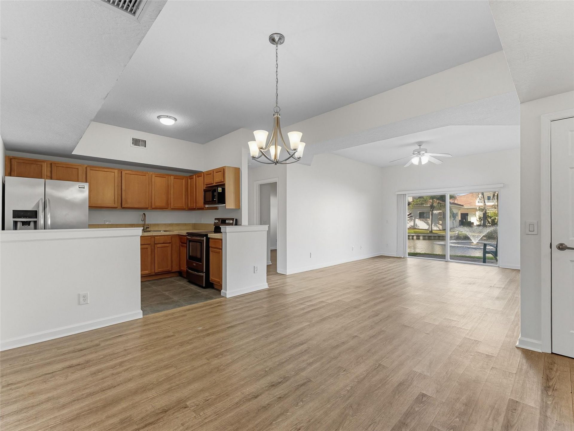 504 7th Square, Unit 103, Vero Beach, FL 32962 Photo