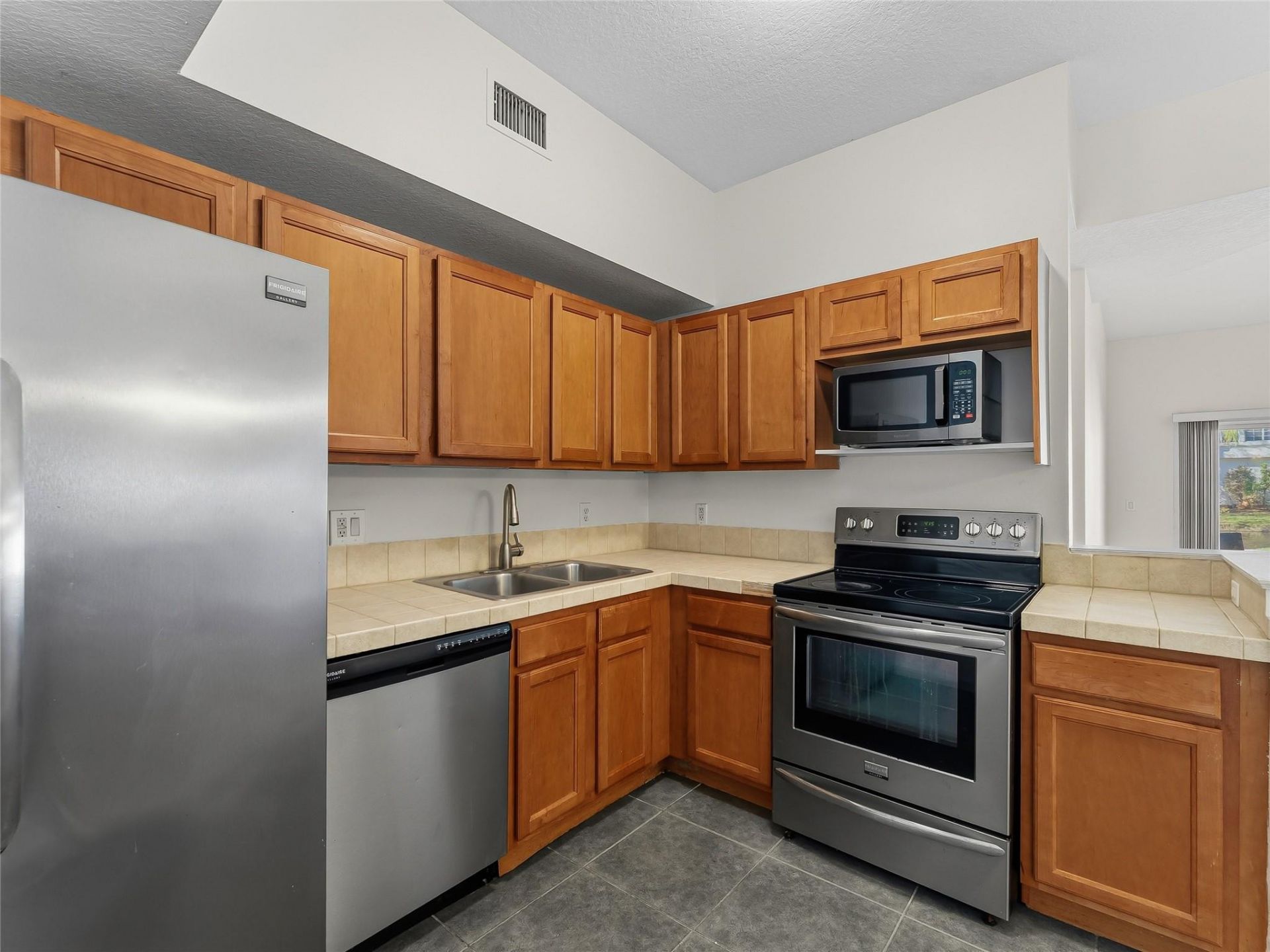 504 7th Square, Unit 103, Vero Beach, FL 32962 Photo