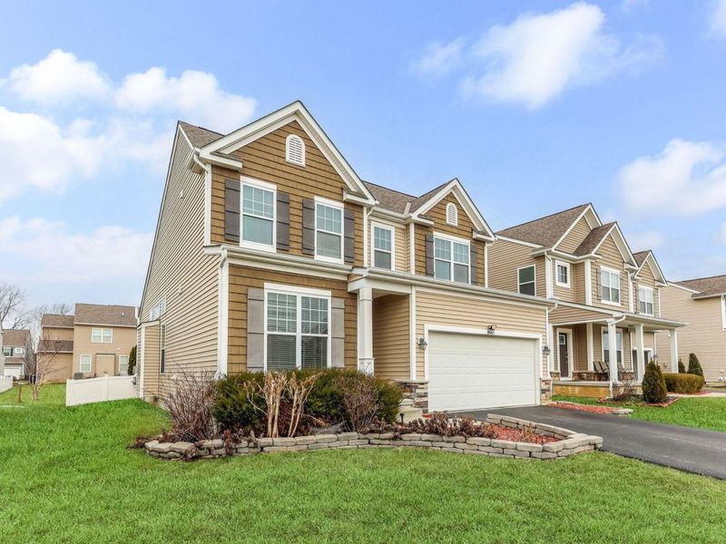 8640 Melton Fields Drive, Blacklick, OH 43004 Photo 3