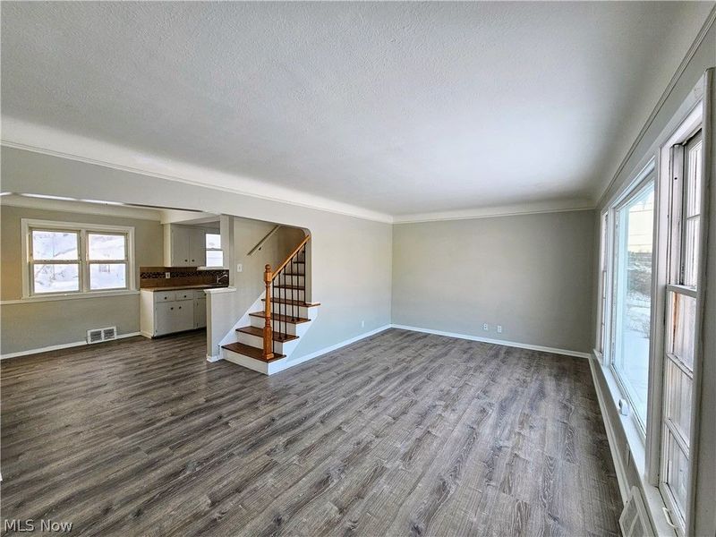 9516 Alexander Road, Cleveland, OH 44125 Photo 3