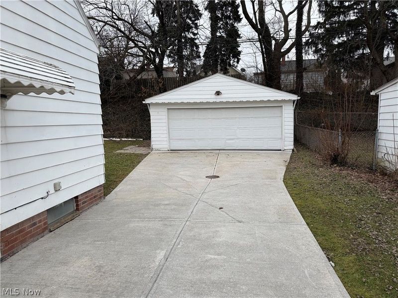 9516 Alexander Road, Cleveland, OH 44125 Photo 32