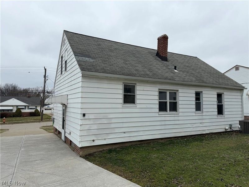 9516 Alexander Road, Cleveland, OH 44125 Photo 33