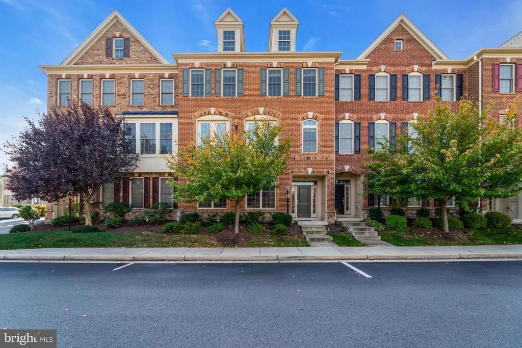 43157 Clarendon Square, Ashburn, VA 20148 Main Photo