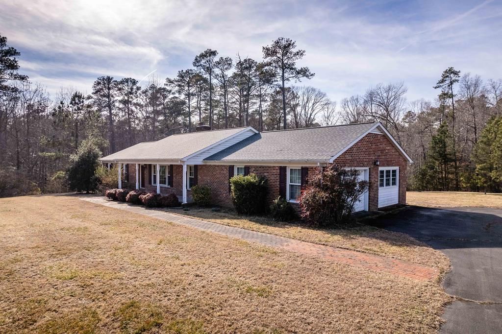 66 Georgia Avenue, Warsaw, VA 22572 Main Photo