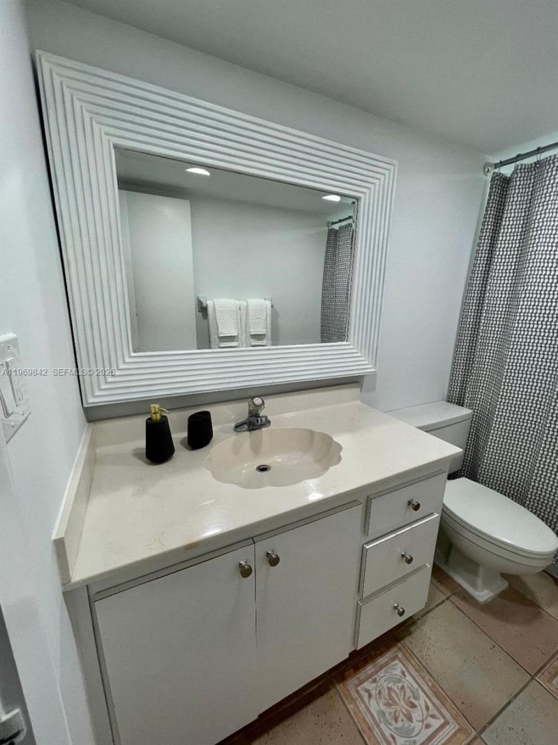 5005 Collins Ave, Unit 1404, Miami Beach, FL 33140 Photo